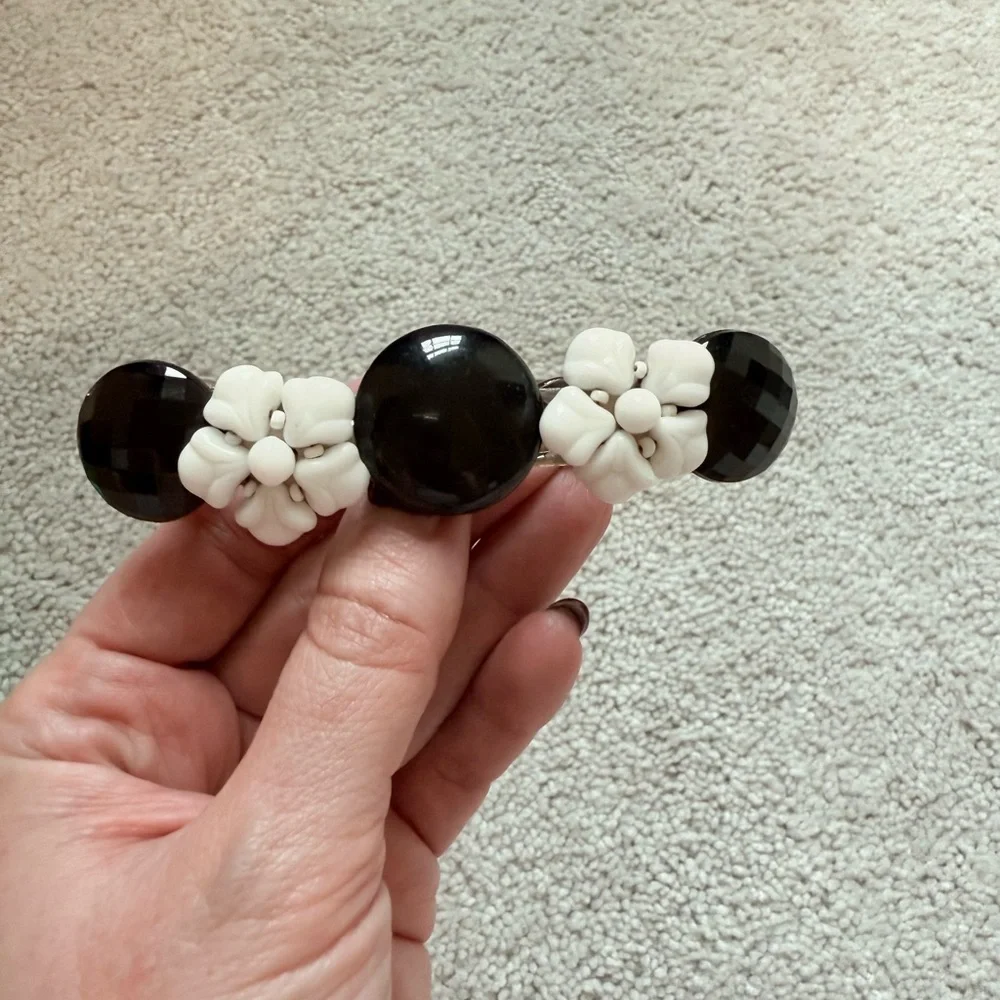 NWT hair barrette